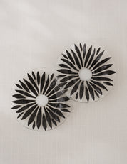 Sydenstricker  BLACK DAISY FUSED GLASS - Bowl & Plate