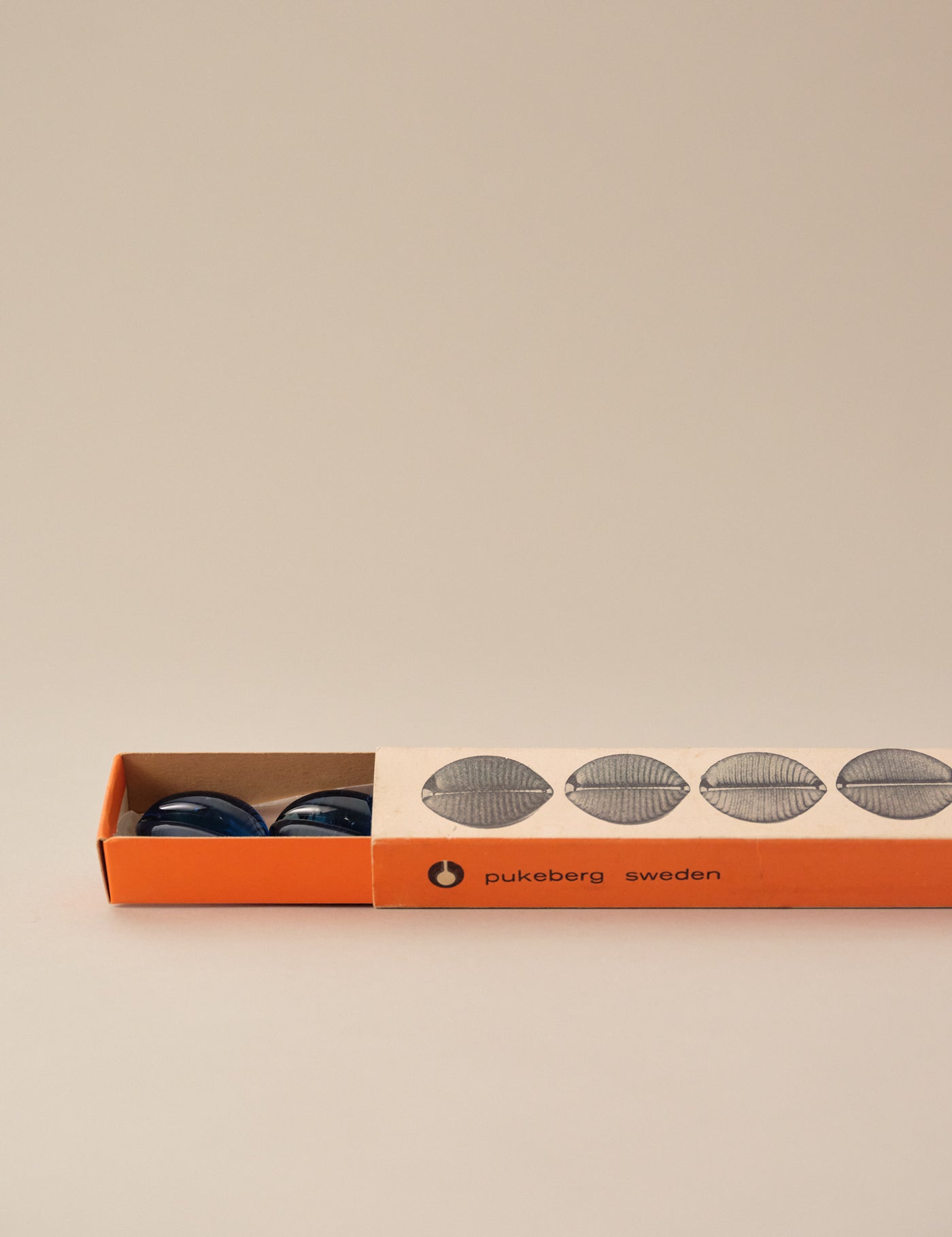 Pukeberg 1960s KNIFE REST / CARD HOLDER (BLUE)