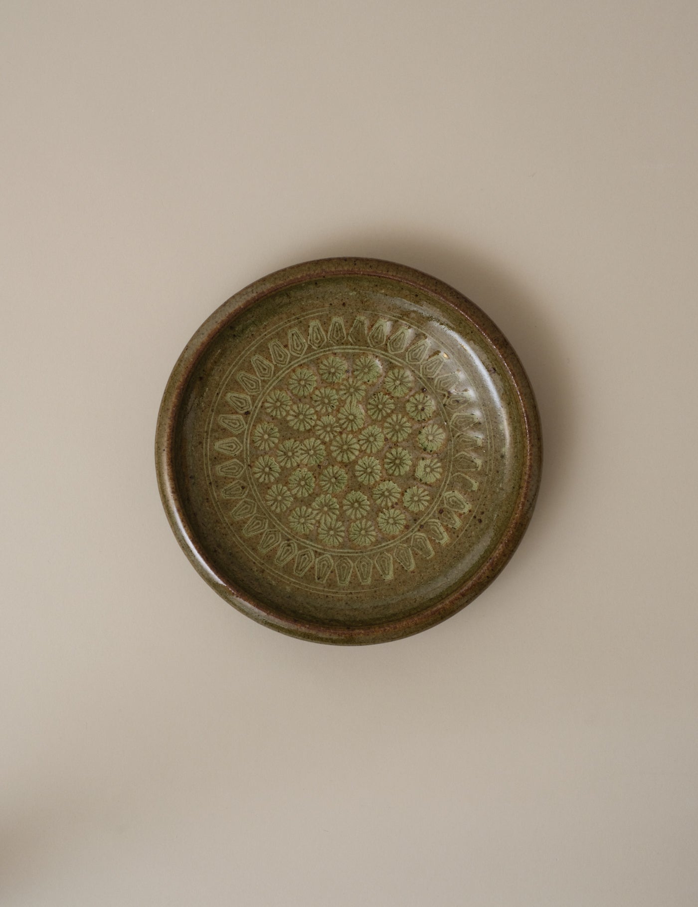 IMPRESSED FLORAL PATTERN GREEN PLATE