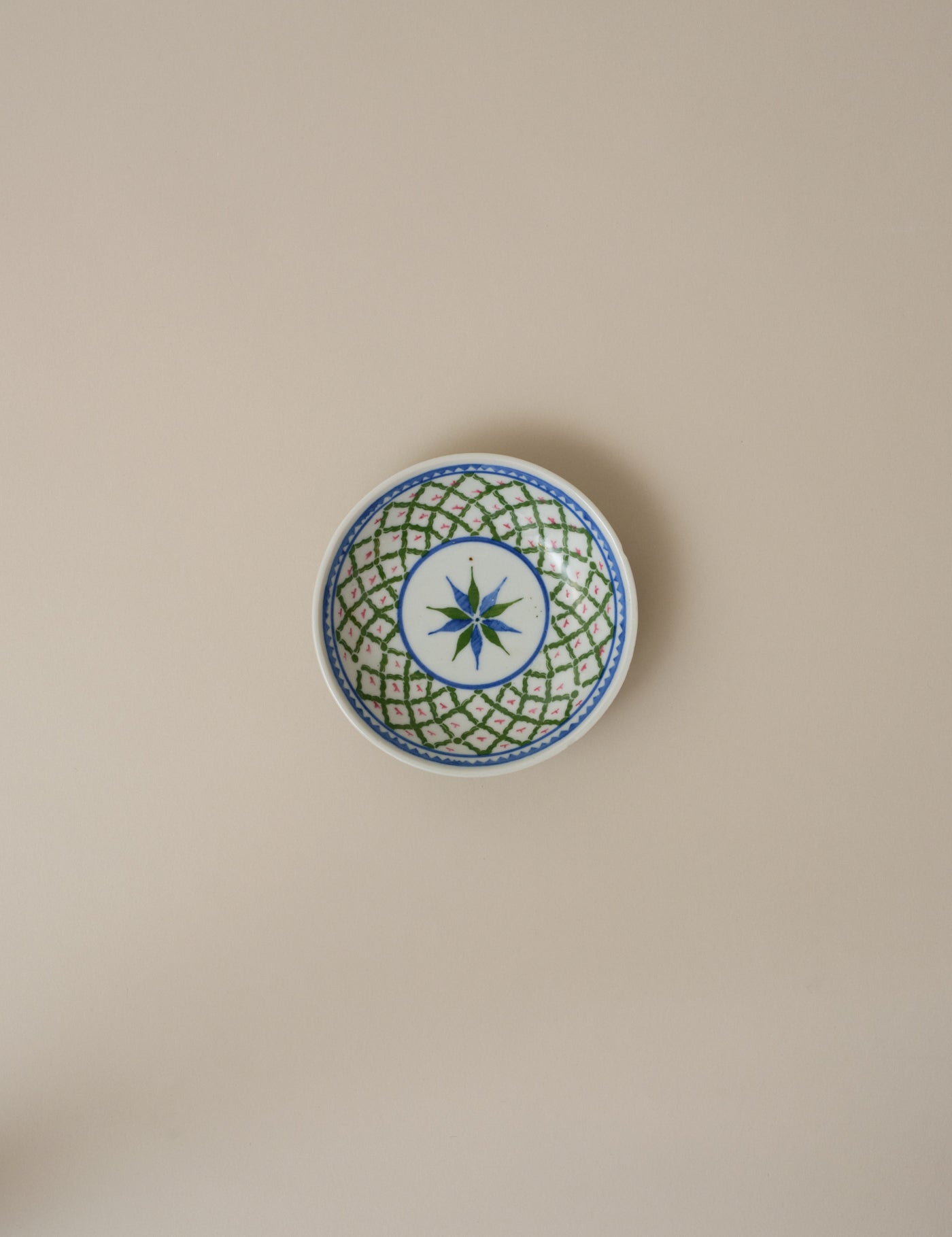 STAR-FLOWER MOTIF SMALL DISH
