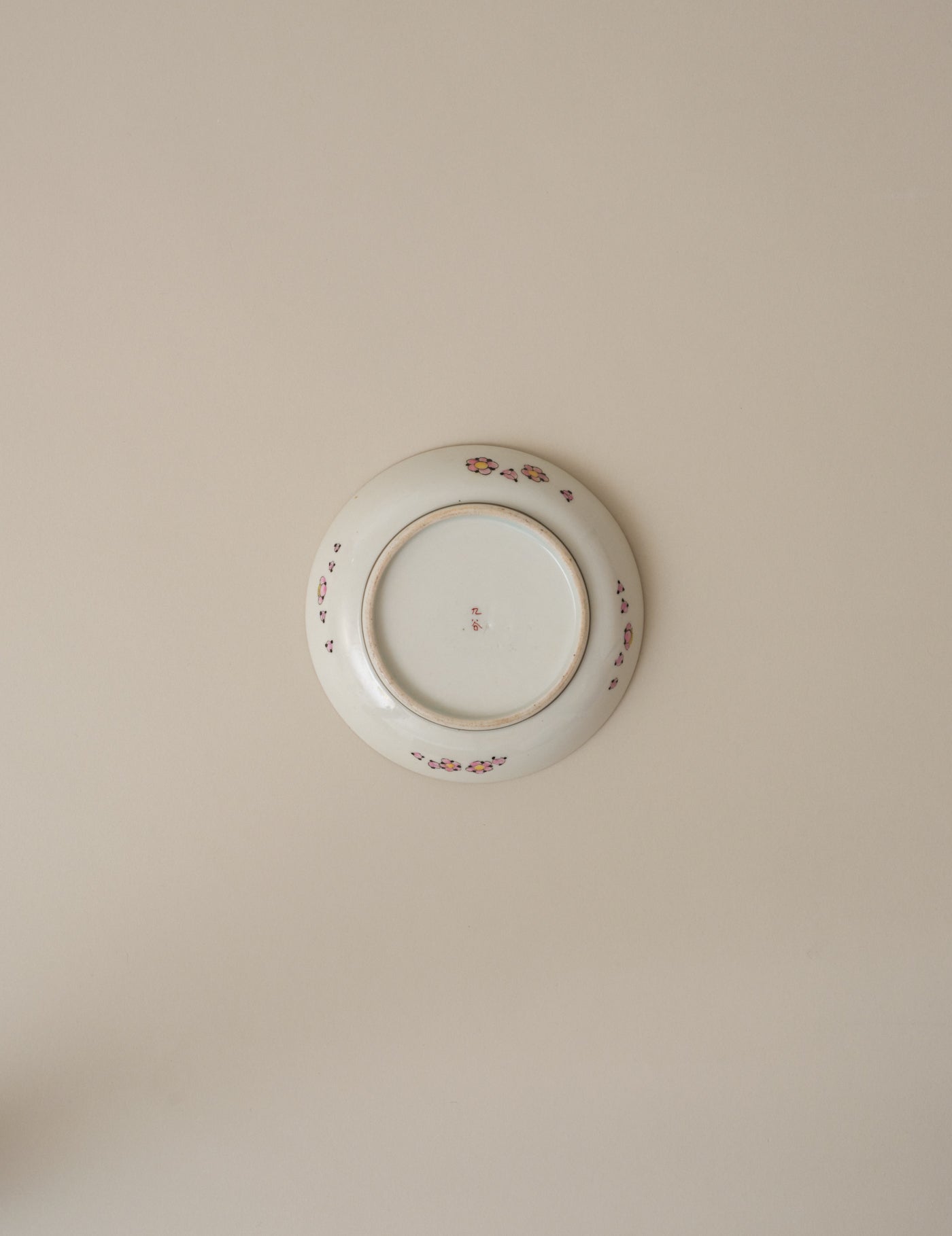 KUTANI WARE GILDED FLORAL MOTIF PLATE