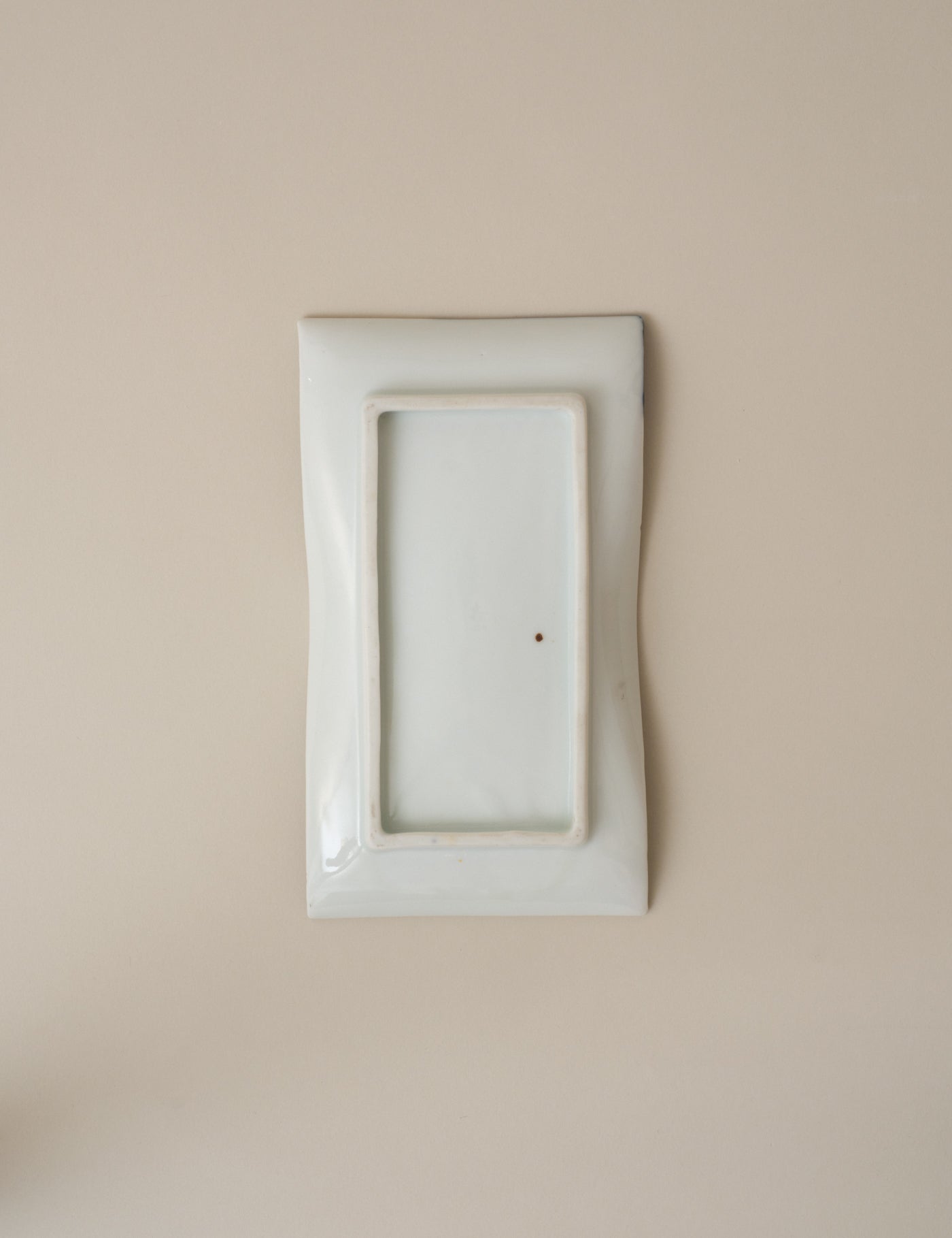 RECTANGULAR PLATE WITH HAND-PAINTED CORNERS