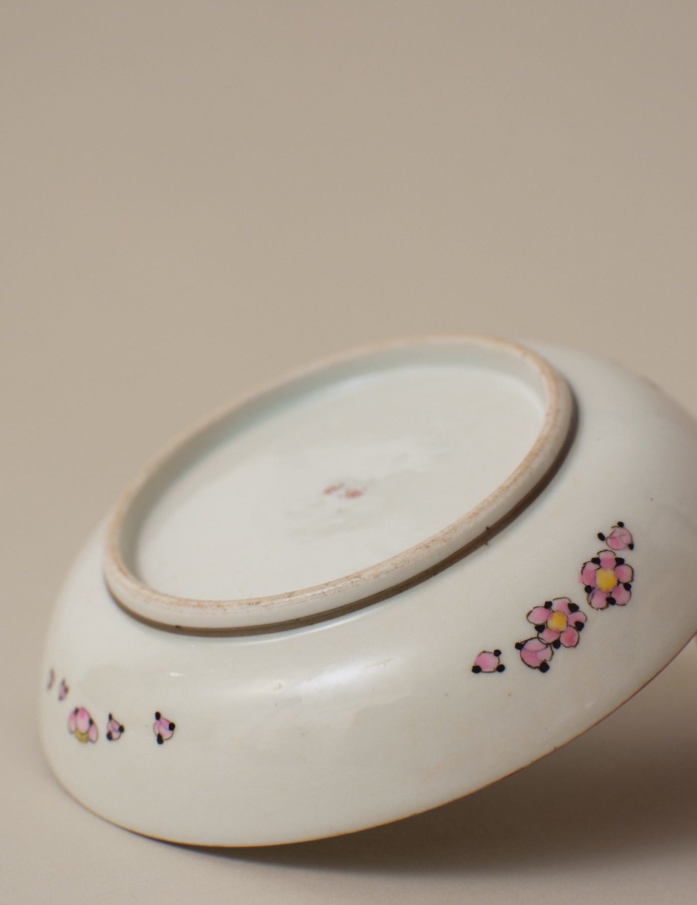 KUTANI WARE GILDED FLORAL MOTIF PLATE