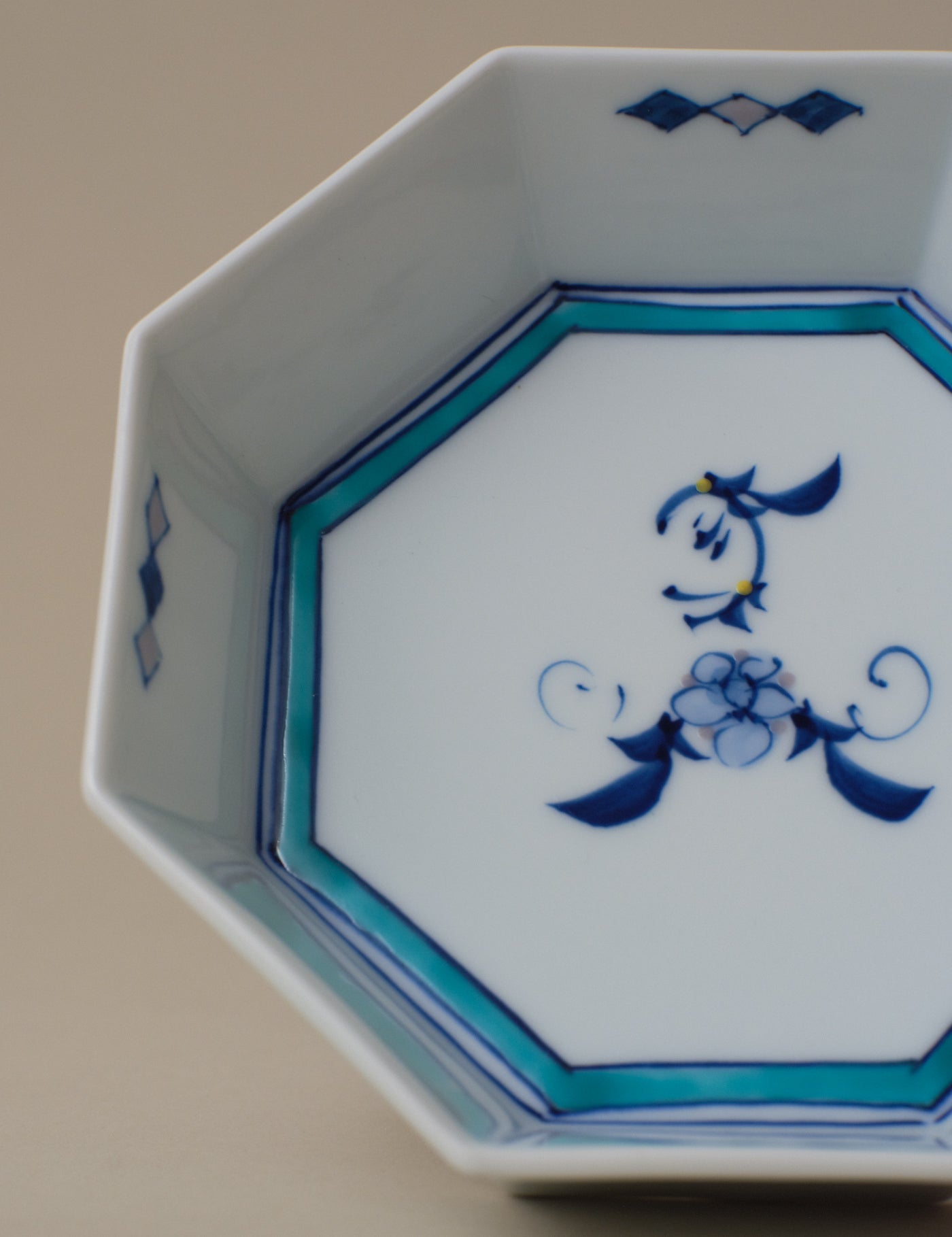 VINTAGE JAPANESE (FUKUSEN) OCTAGON SMALL PLATE