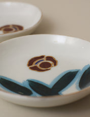 HAND-PAINTED FLORAL MOTIF SMALL PLATE
