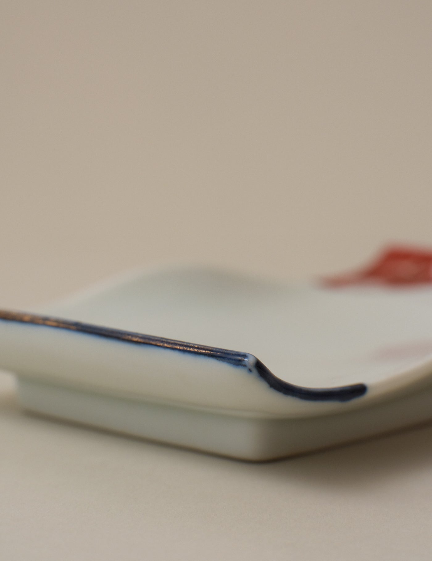 RECTANGULAR PLATE WITH HAND-PAINTED CORNERS