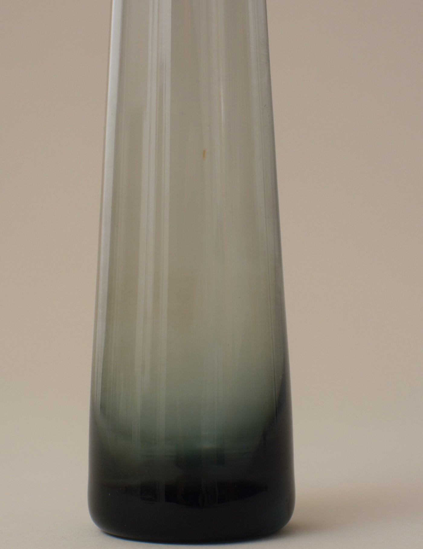SMOKE BLUE GLASS VASE - Trio Turmalin Syle